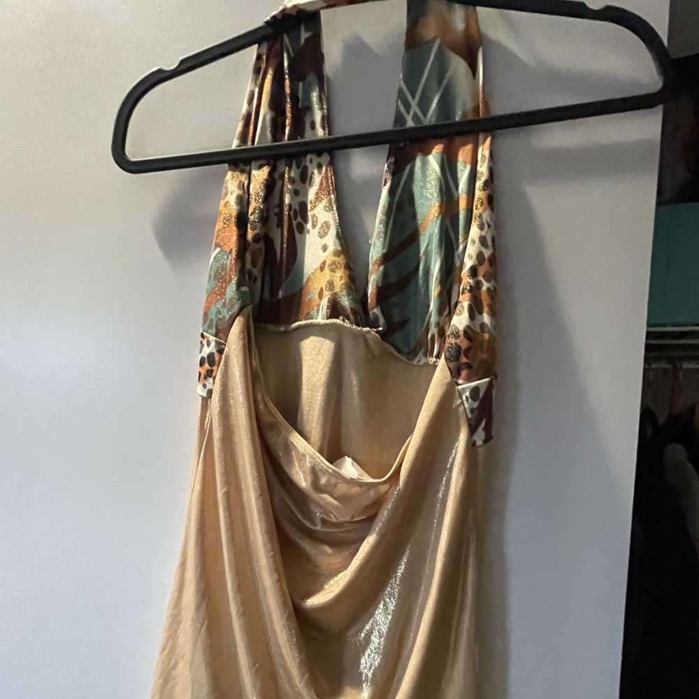 Call metallic around the neck top